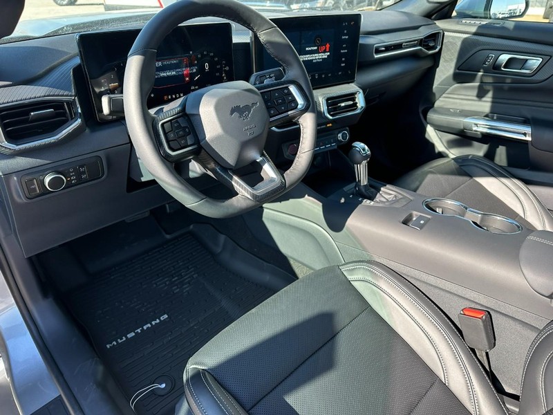 Ford Mustang Vehicle Full-screen Gallery Image 6