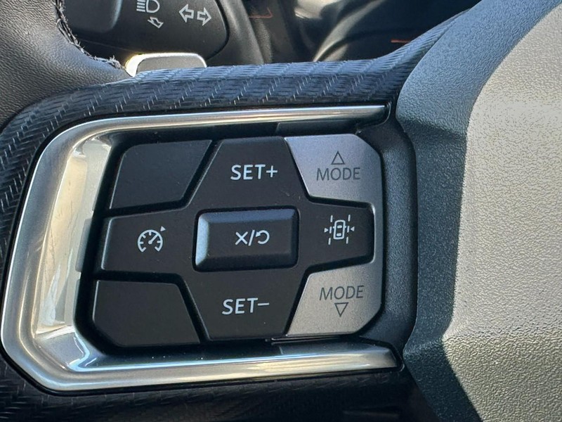 Ford Mustang Vehicle Full-screen Gallery Image 9