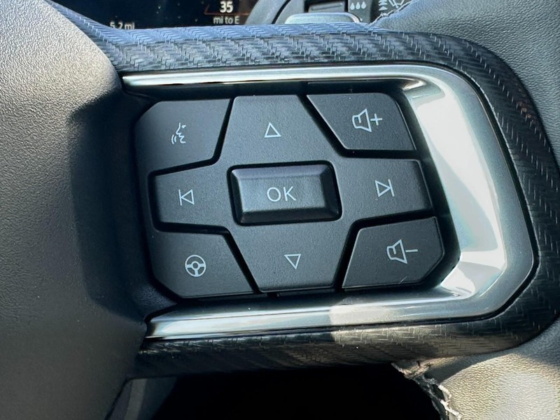 Ford Mustang Vehicle Full-screen Gallery Image 10