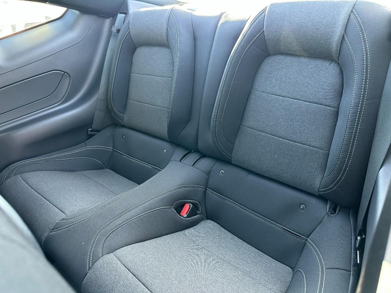 Ford Mustang Vehicle Full-screen Gallery Image 4