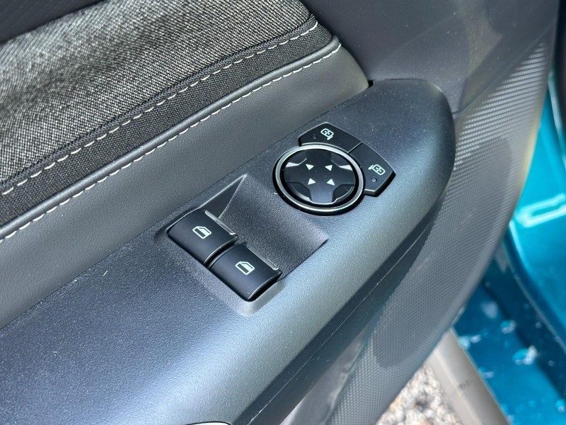 Ford Mustang Vehicle Full-screen Gallery Image 7