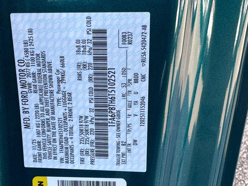 Ford Mustang Vehicle Full-screen Gallery Image 14