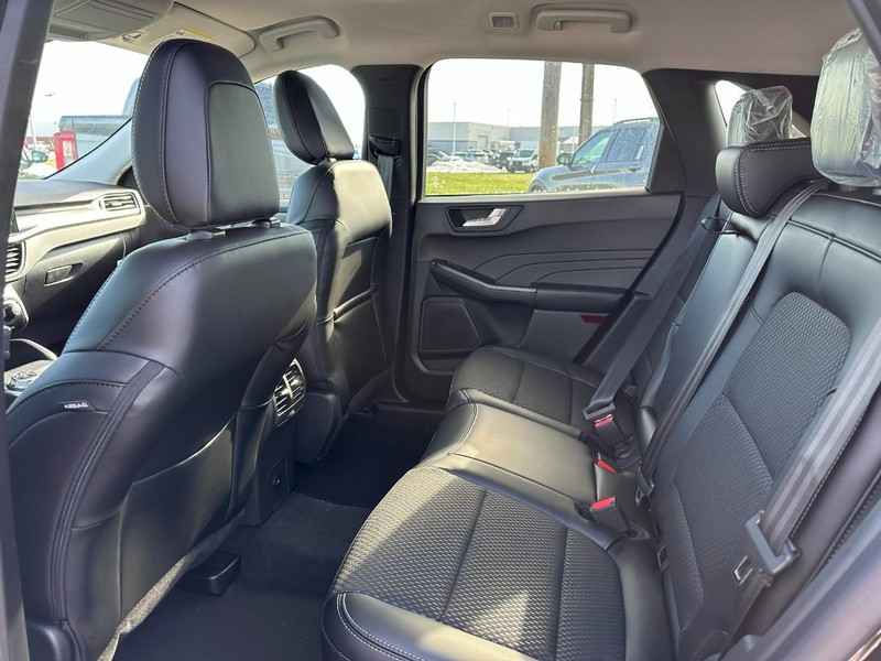 Ford Escape Vehicle Full-screen Gallery Image 4