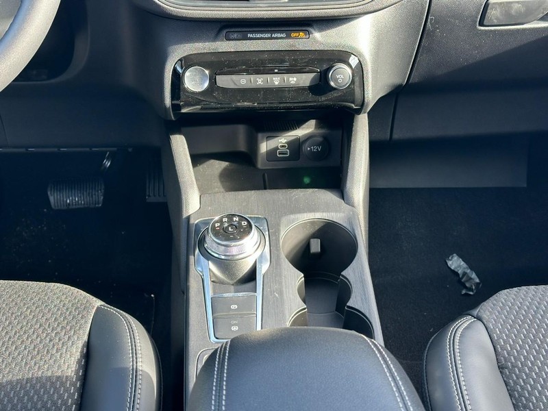 Ford Escape Vehicle Full-screen Gallery Image 8