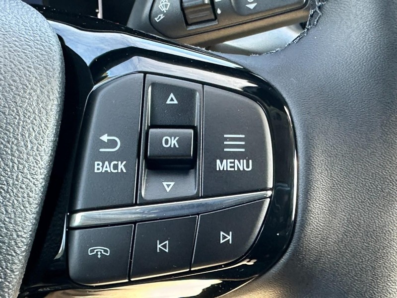 Ford Escape Vehicle Full-screen Gallery Image 12