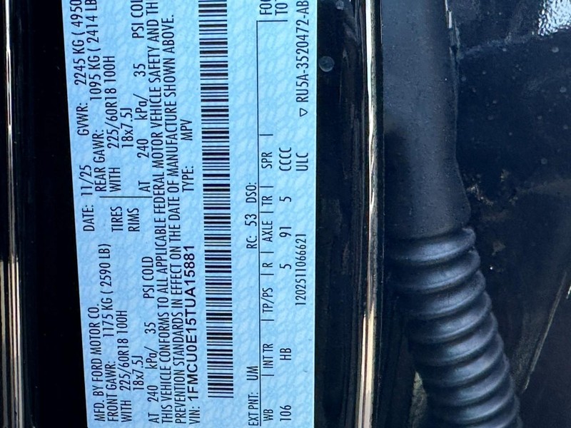 Ford Escape Vehicle Full-screen Gallery Image 14