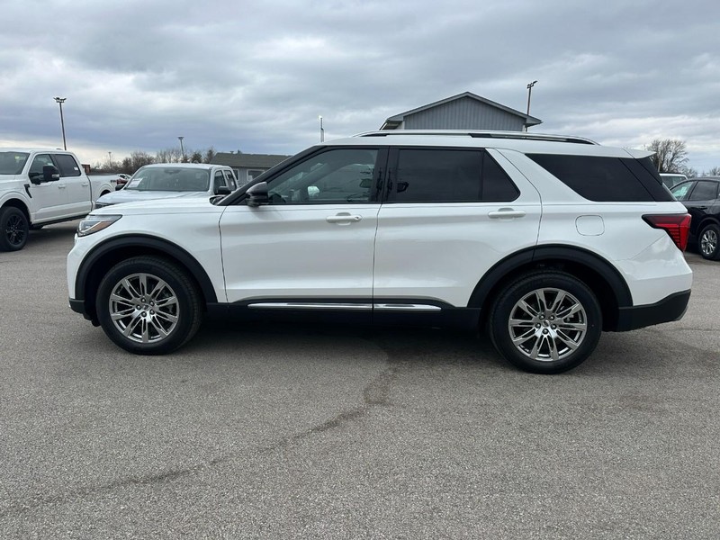 Ford Explorer Vehicle Full-screen Gallery Image 2