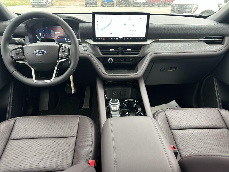 Ford Explorer Vehicle Full-screen Gallery Image 8