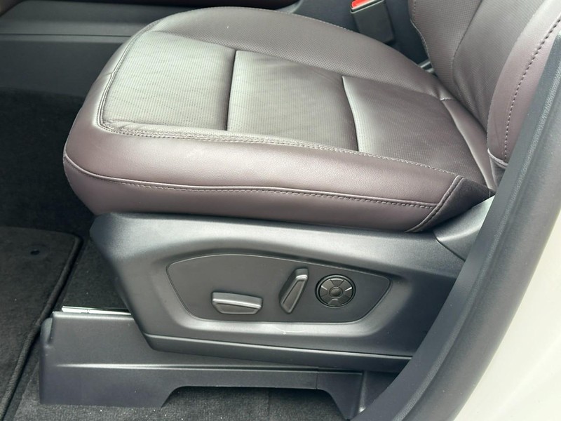 Ford Explorer Vehicle Full-screen Gallery Image 14