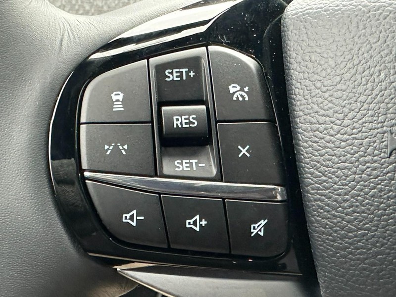 Ford Explorer Vehicle Full-screen Gallery Image 15