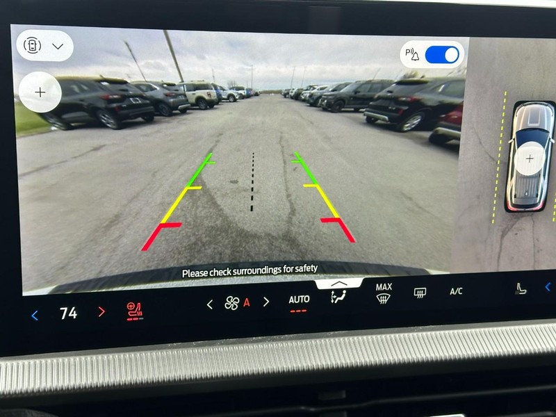 Ford Explorer Vehicle Full-screen Gallery Image 17