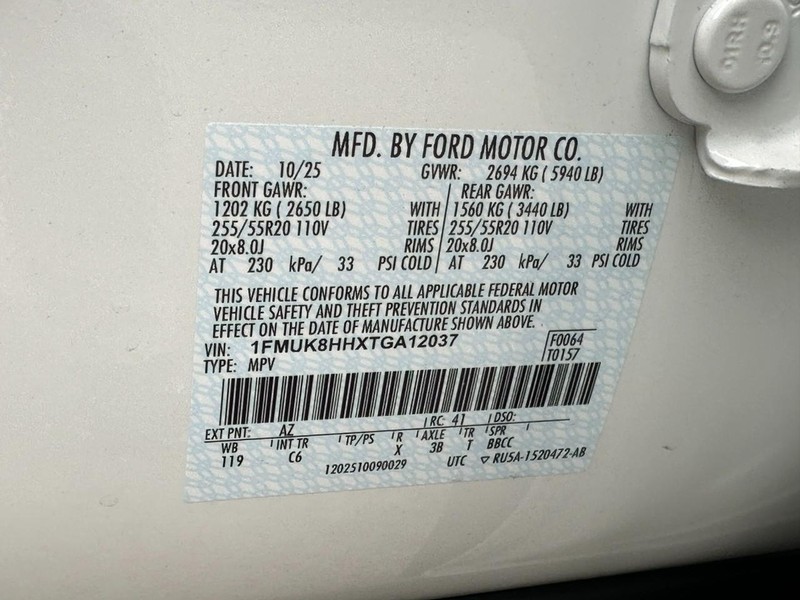 Ford Explorer Vehicle Full-screen Gallery Image 18