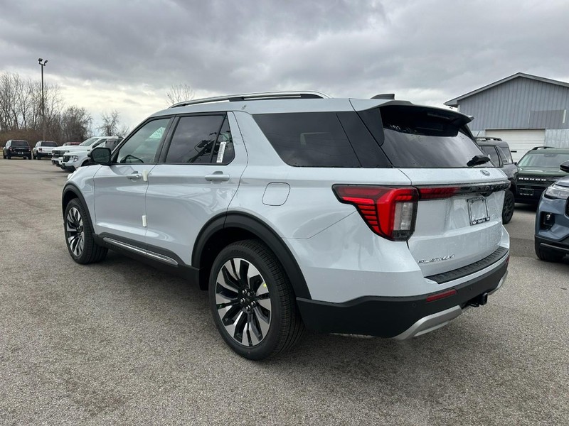 Ford Explorer Vehicle Full-screen Gallery Image 3