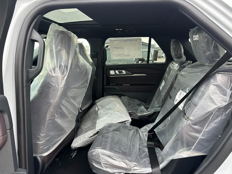 Ford Explorer Vehicle Full-screen Gallery Image 4