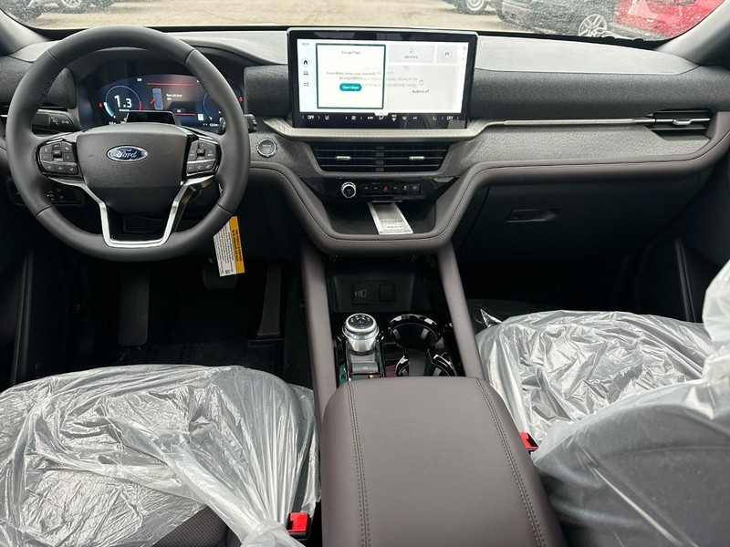 Ford Explorer Vehicle Full-screen Gallery Image 6