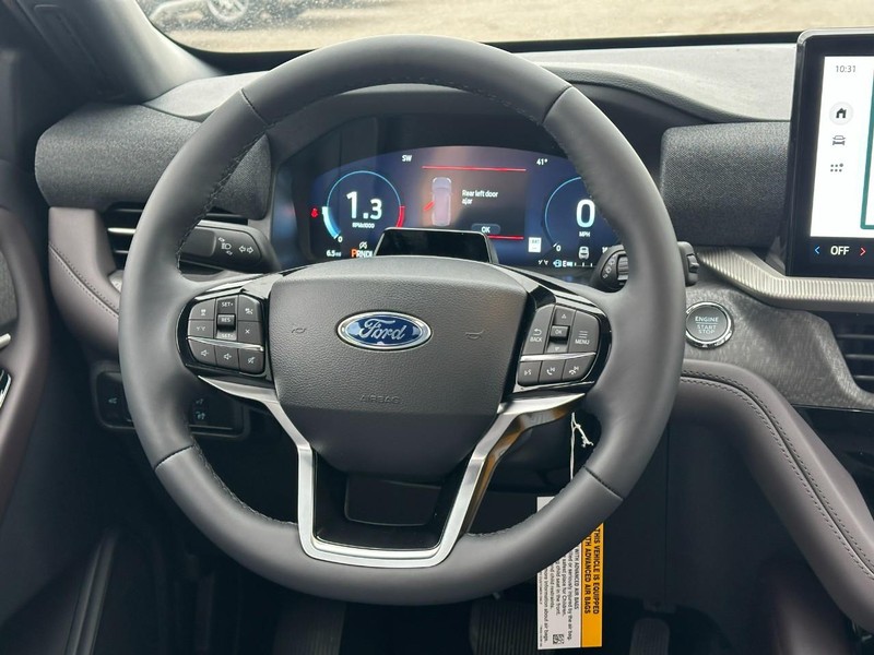Ford Explorer Vehicle Full-screen Gallery Image 7