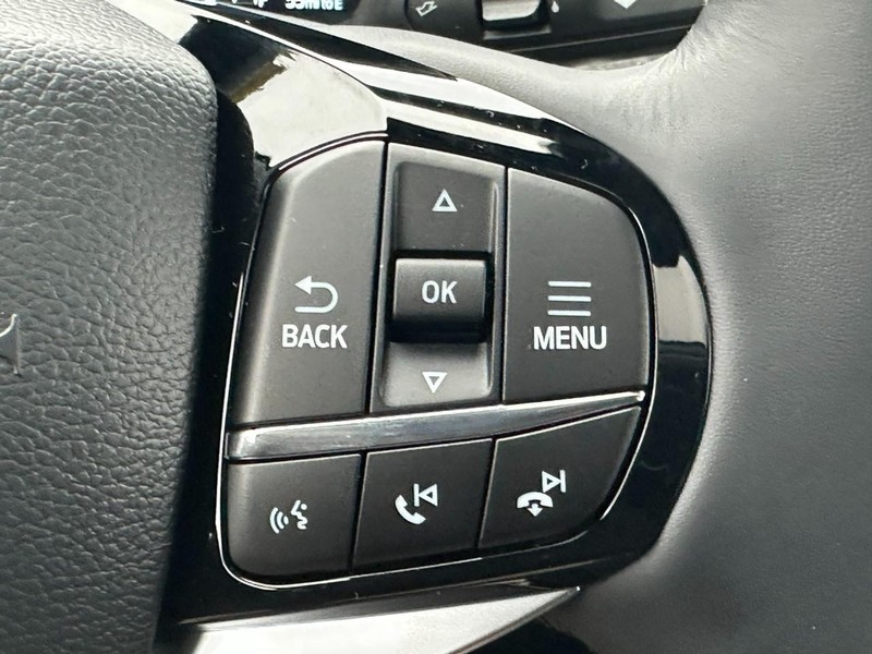 Ford Explorer Vehicle Full-screen Gallery Image 13