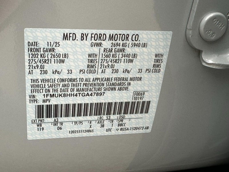 Ford Explorer Vehicle Full-screen Gallery Image 15