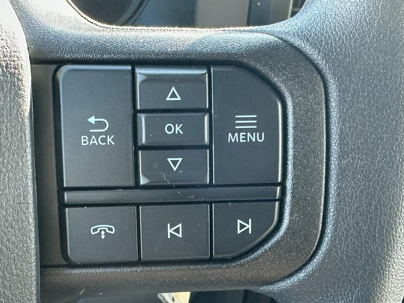 Ford Super Duty F-350 SRW Vehicle Full-screen Gallery Image 12