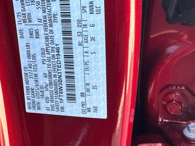 Ford Super Duty F-350 SRW Vehicle Full-screen Gallery Image 14