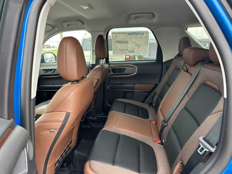 Ford Bronco Sport Vehicle Full-screen Gallery Image 4