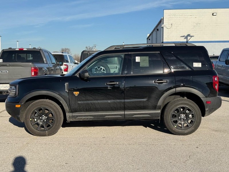 Ford Bronco Sport Vehicle Full-screen Gallery Image 2