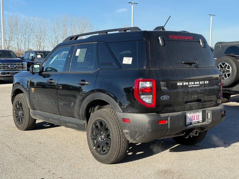 Ford Bronco Sport Vehicle Full-screen Gallery Image 3