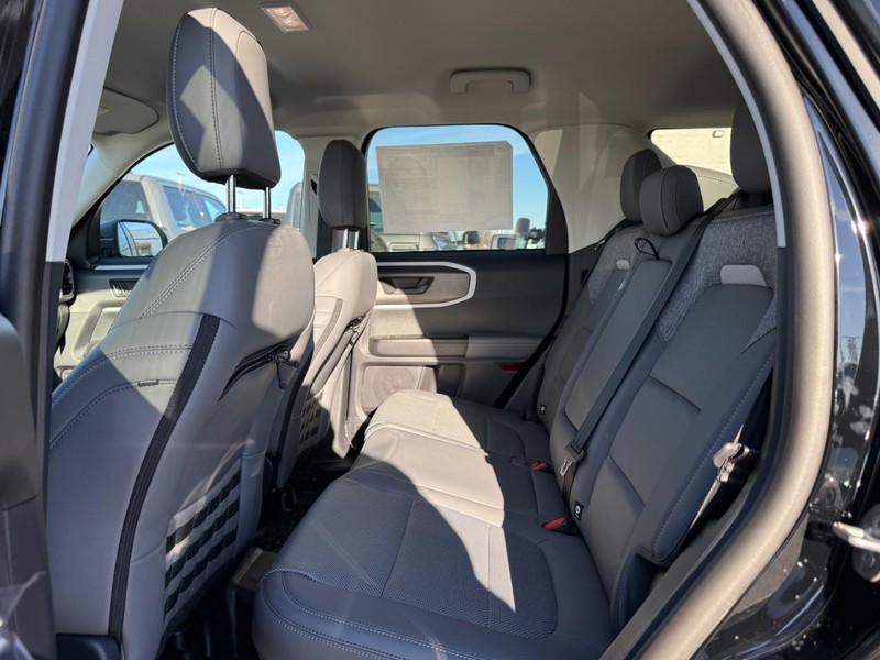 Ford Bronco Sport Vehicle Full-screen Gallery Image 5