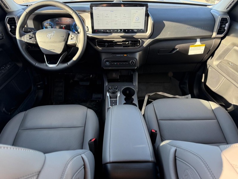 Ford Bronco Sport Vehicle Full-screen Gallery Image 6