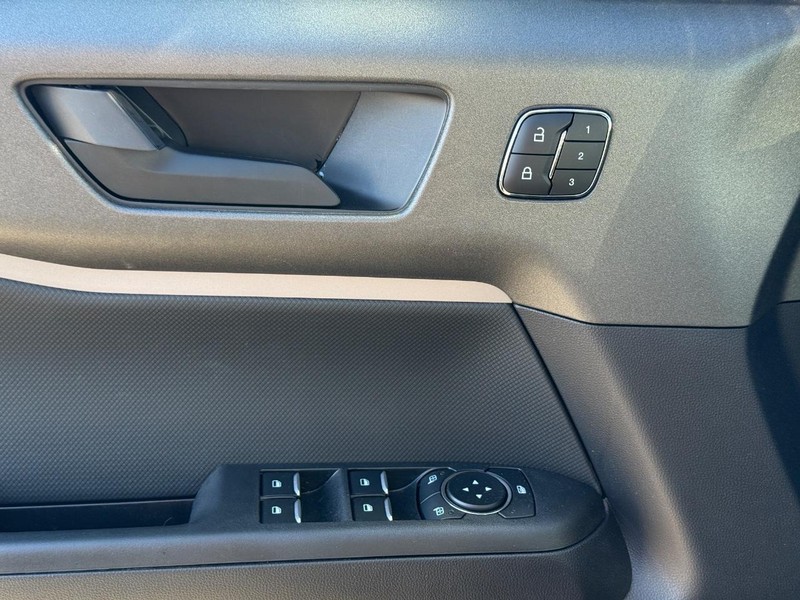 Ford Bronco Sport Vehicle Full-screen Gallery Image 16