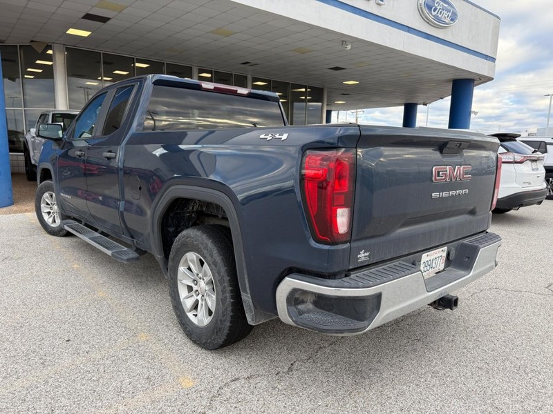 GMC Sierra 1500 Vehicle Full-screen Gallery Image 2