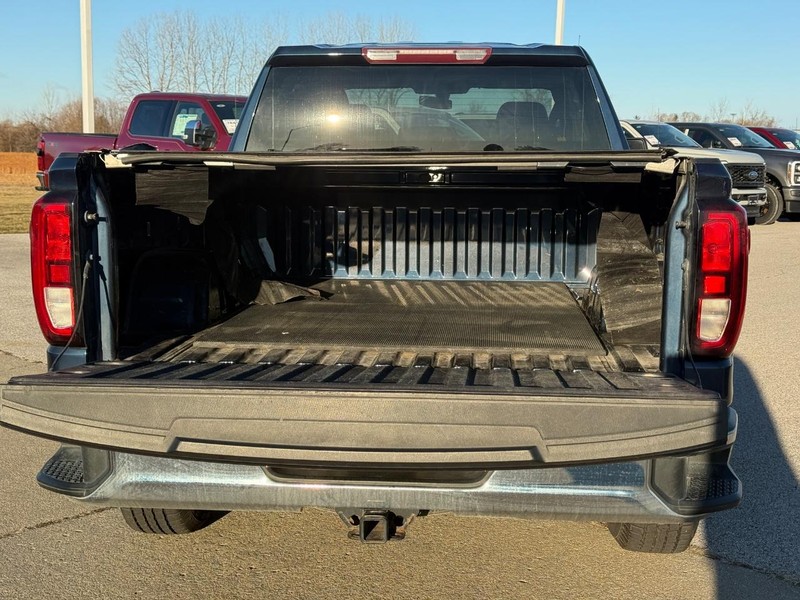 GMC Sierra 1500 Vehicle Full-screen Gallery Image 6