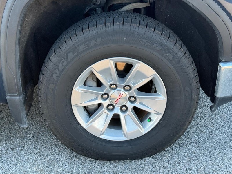 GMC Sierra 1500 Vehicle Full-screen Gallery Image 7