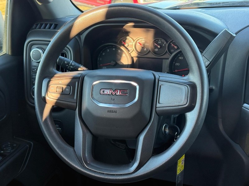 GMC Sierra 1500 Vehicle Full-screen Gallery Image 12