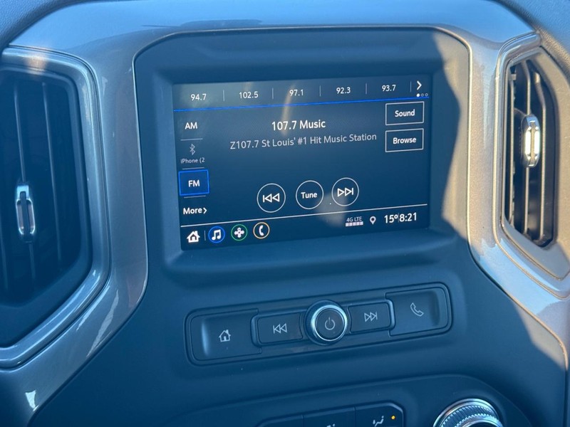 GMC Sierra 1500 Vehicle Full-screen Gallery Image 14