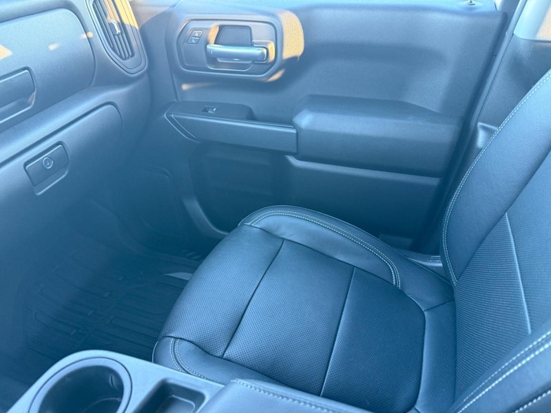 GMC Sierra 1500 Vehicle Full-screen Gallery Image 17