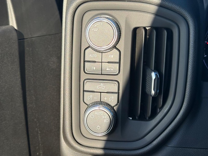 GMC Sierra 1500 Vehicle Full-screen Gallery Image 19