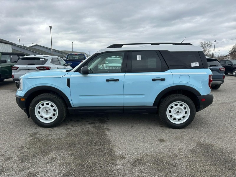 Ford Bronco Sport Vehicle Full-screen Gallery Image 2