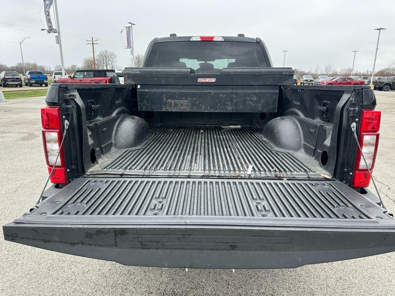 Ford Super Duty F-250 SRW Vehicle Full-screen Gallery Image 5