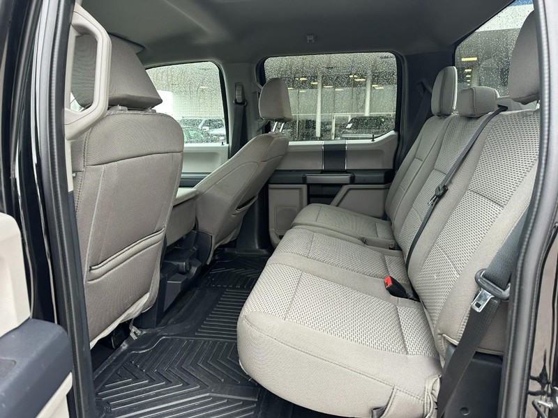 Ford Super Duty F-250 SRW Vehicle Full-screen Gallery Image 10