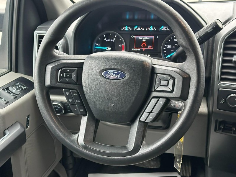 Ford Super Duty F-250 SRW Vehicle Full-screen Gallery Image 12