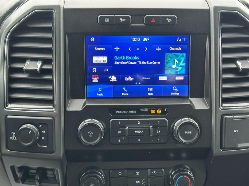 Ford Super Duty F-250 SRW Vehicle Full-screen Gallery Image 13