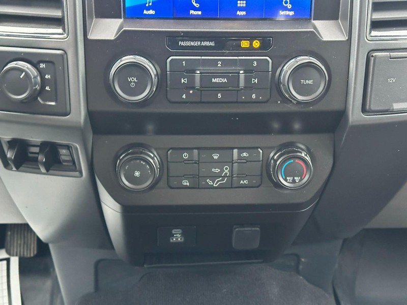 Ford Super Duty F-250 SRW Vehicle Full-screen Gallery Image 14