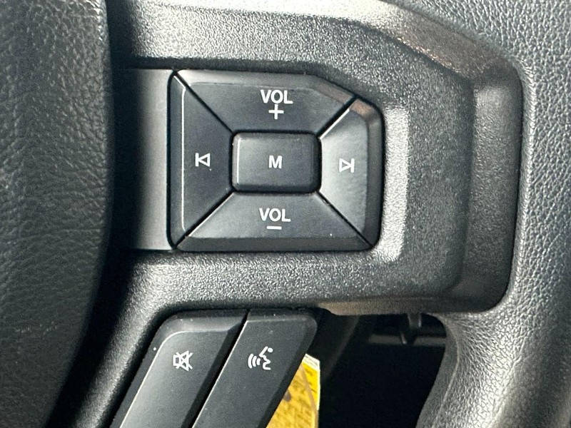 Ford Super Duty F-250 SRW Vehicle Full-screen Gallery Image 19