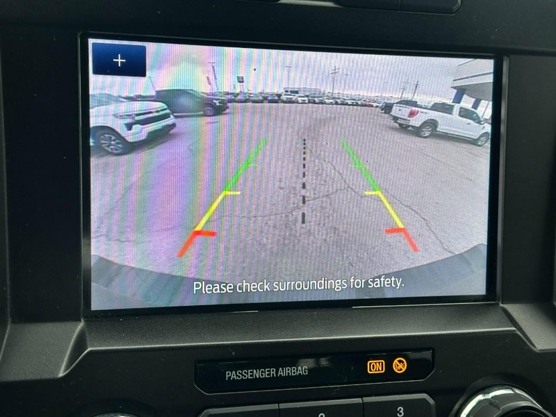 Ford Super Duty F-250 SRW Vehicle Full-screen Gallery Image 21