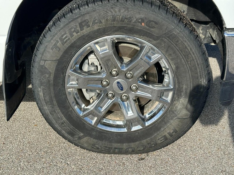 Ford F-150 Vehicle Full-screen Gallery Image 7