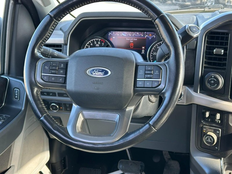 Ford F-150 Vehicle Full-screen Gallery Image 12