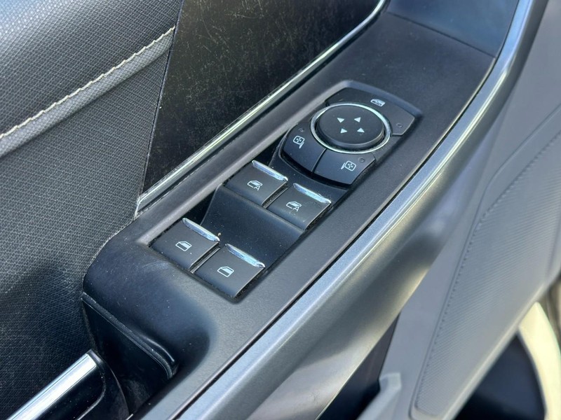 Ford F-150 Vehicle Full-screen Gallery Image 16