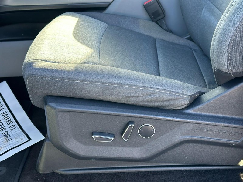 Ford F-150 Vehicle Full-screen Gallery Image 17