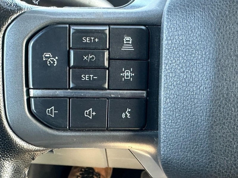 Ford F-150 Vehicle Full-screen Gallery Image 18